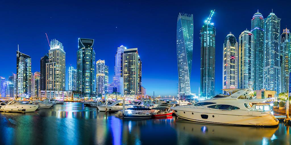 Descubre los contrastes del desierto, los edificios futuristas y las mejores playas con este fascinante viaje a Dubái y Maldivas. 1