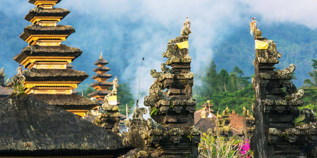 Si quieres vivir una aventura inolvidable, este tour organizado por Bali es para ti. Vivirás 12 días de ensueño por la Indonesia más exótica. 1