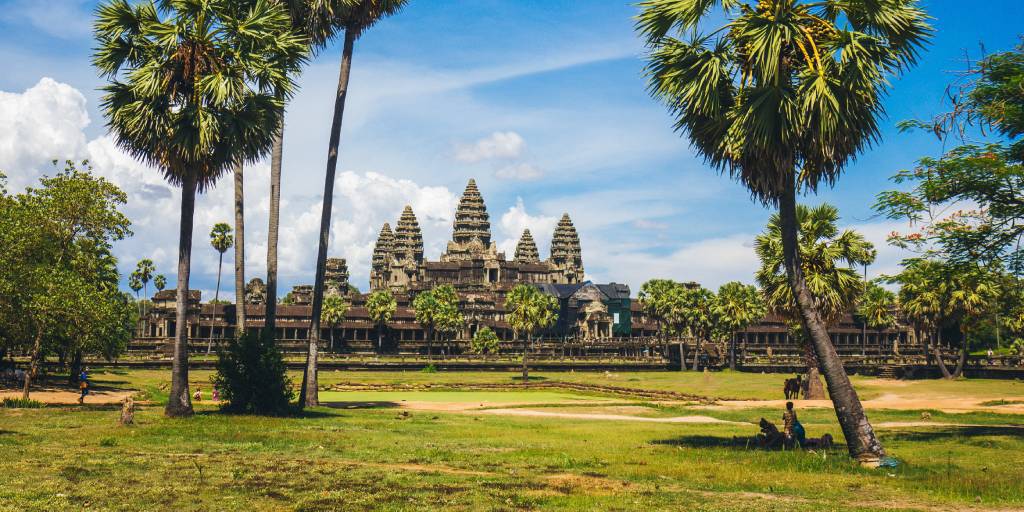 Combina dos de los países más impresionantes del sudeste asiático con este viaje a Myanmar y Camboya. Descubre las mejores pagodas y palacios. 1