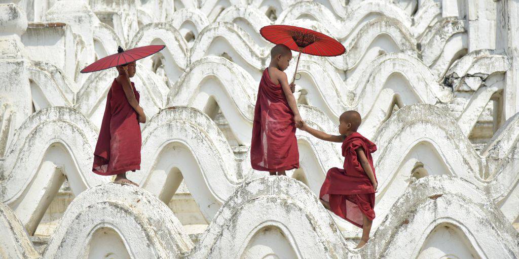 Nuestro viaje organizado a Myanmar de 13 días te llevará a conocer un país repleto de pagodas doradas, estupas y templos budistas. 3