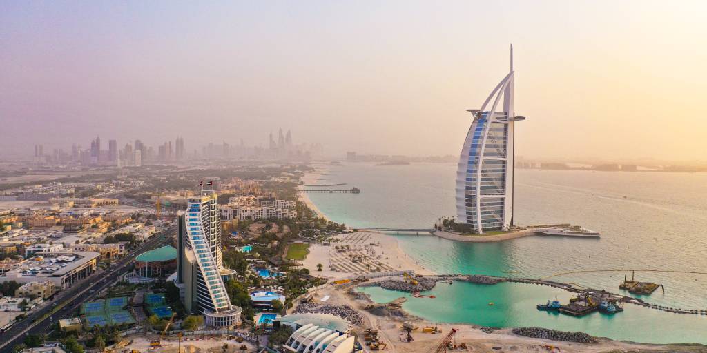 Atrévete a vivir una experiencia mágica con nuestro Tour por Dubái de 7 días. Déjate envolver por los contrastes de esta lujosa ciudad. 6