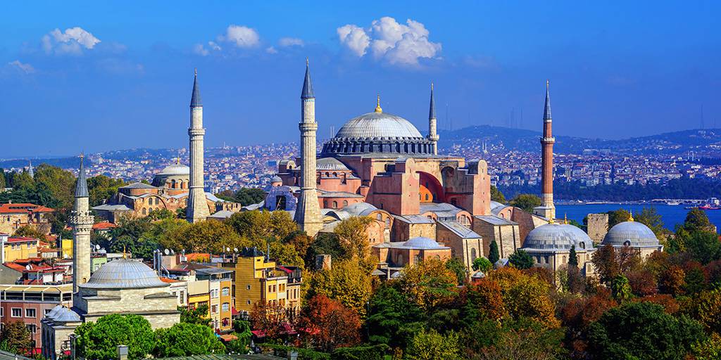 Nuestro viaje completo por Turquía de 9 días te llevará a explorar las zonas más mágicas del país, como Estambul, Capadocia y Troya. 5