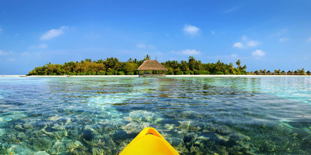 Desconecta y diviértete con estas vacaciones en Maldivas. Durante esta semana, explorarás el colorido fondo marino y playas paradisíacas. 5