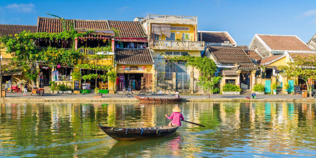 No dejes escapar este circuito por Vietnam y Camboya. Durante 15 días exploraremos desde los canales de Hoi An a los templos de Angkor Wat. 6