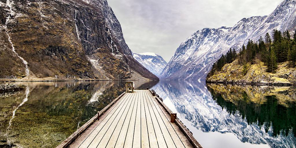 Con este viaje a Noruega y sus Fiordos de 8 días conocerás los paisajes más fascinantes del norte. Visita montañas, glaciares y mucho más. 3