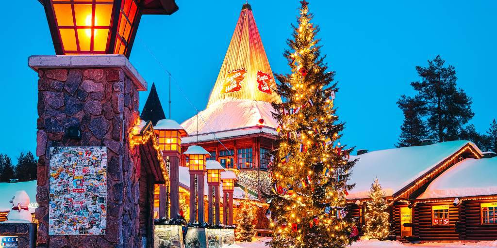Este viaje a Finlandia con Papá Noel en diciembre te llevará en plena navidad al lugar más mágico de Laponia: la villa de Santa Claus. 3