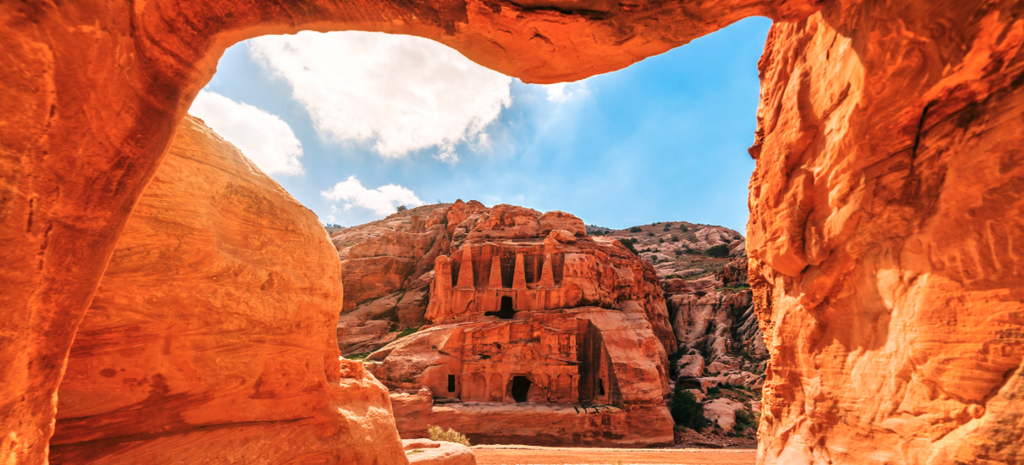 ¿Deseas un viaje fascinante por Oriente? Con este viaje a Jordania y Egipto de 15 conocerás los lugares más maravillosos jamás vistos. 1