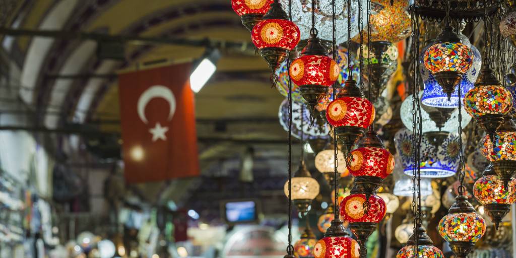 Este viaje a Estambul de 4 días te permitirá conocer la puerta entre Europa y Asia: Estambul. Déjate enamorar por esta singular ciudad llena de cultura, arte y colores. 3